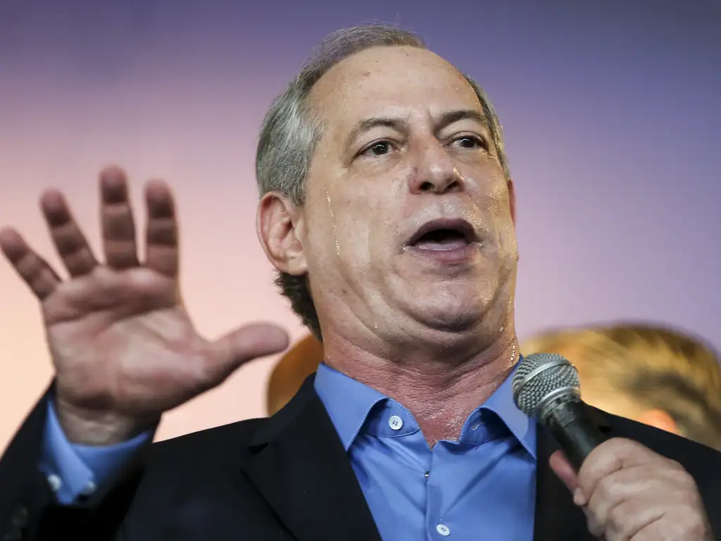 PL aprova apoio a Ciro Gomes após racha entre Flávio e Michelle; candidato no CE comemora